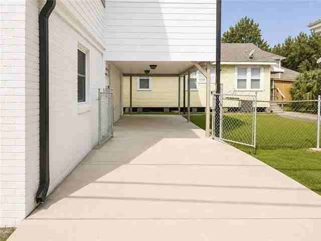 402 Aris Ave - Photo 3 of 10