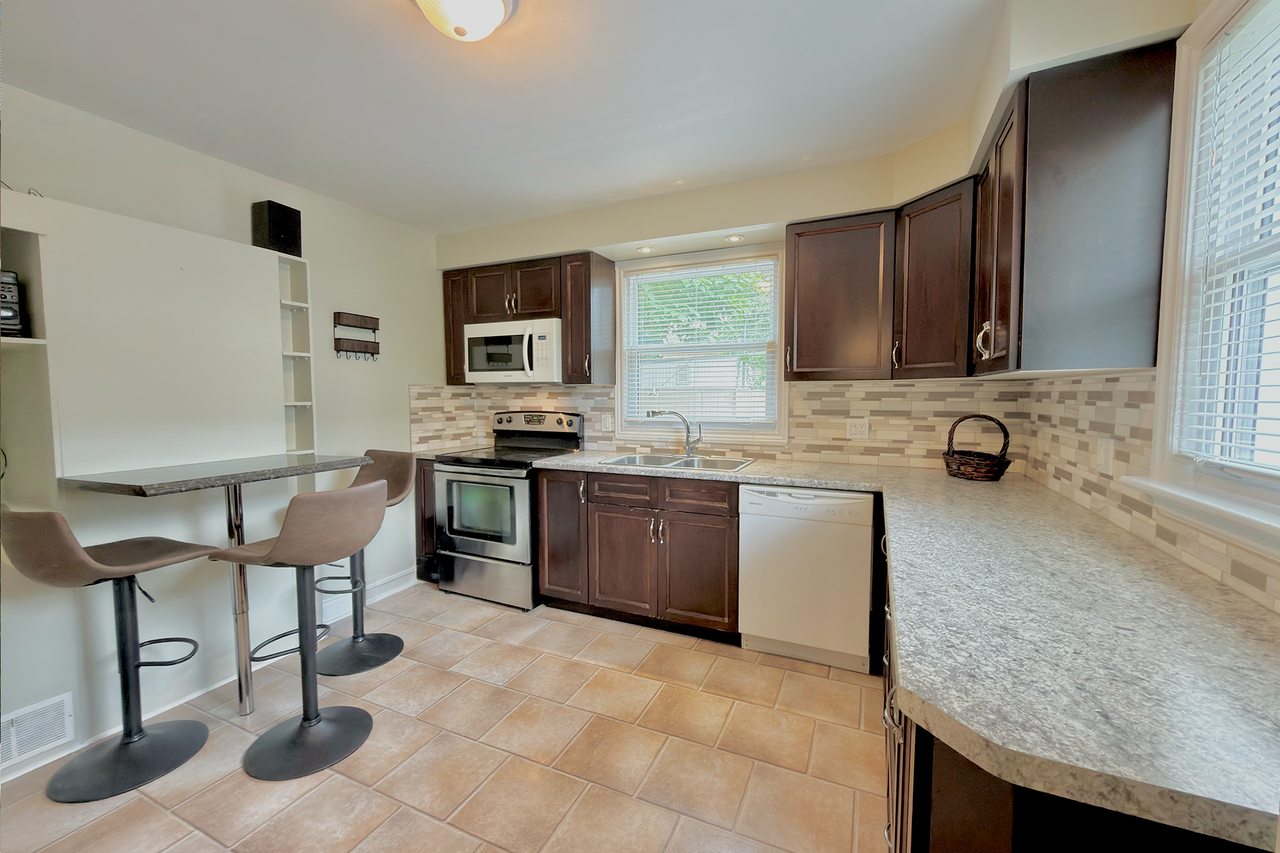 538 Quebec Street - Photo 6 of 22