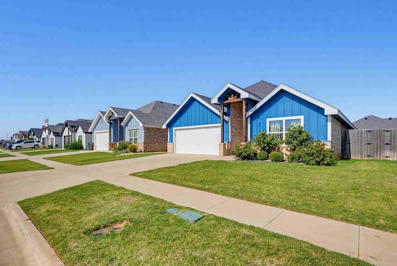 6518 Stadium Dr - Photo 3 of 40