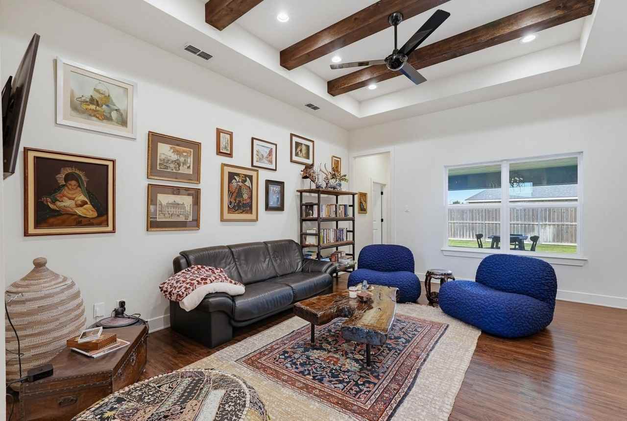 6518 Stadium Dr - Photo 4 of 40