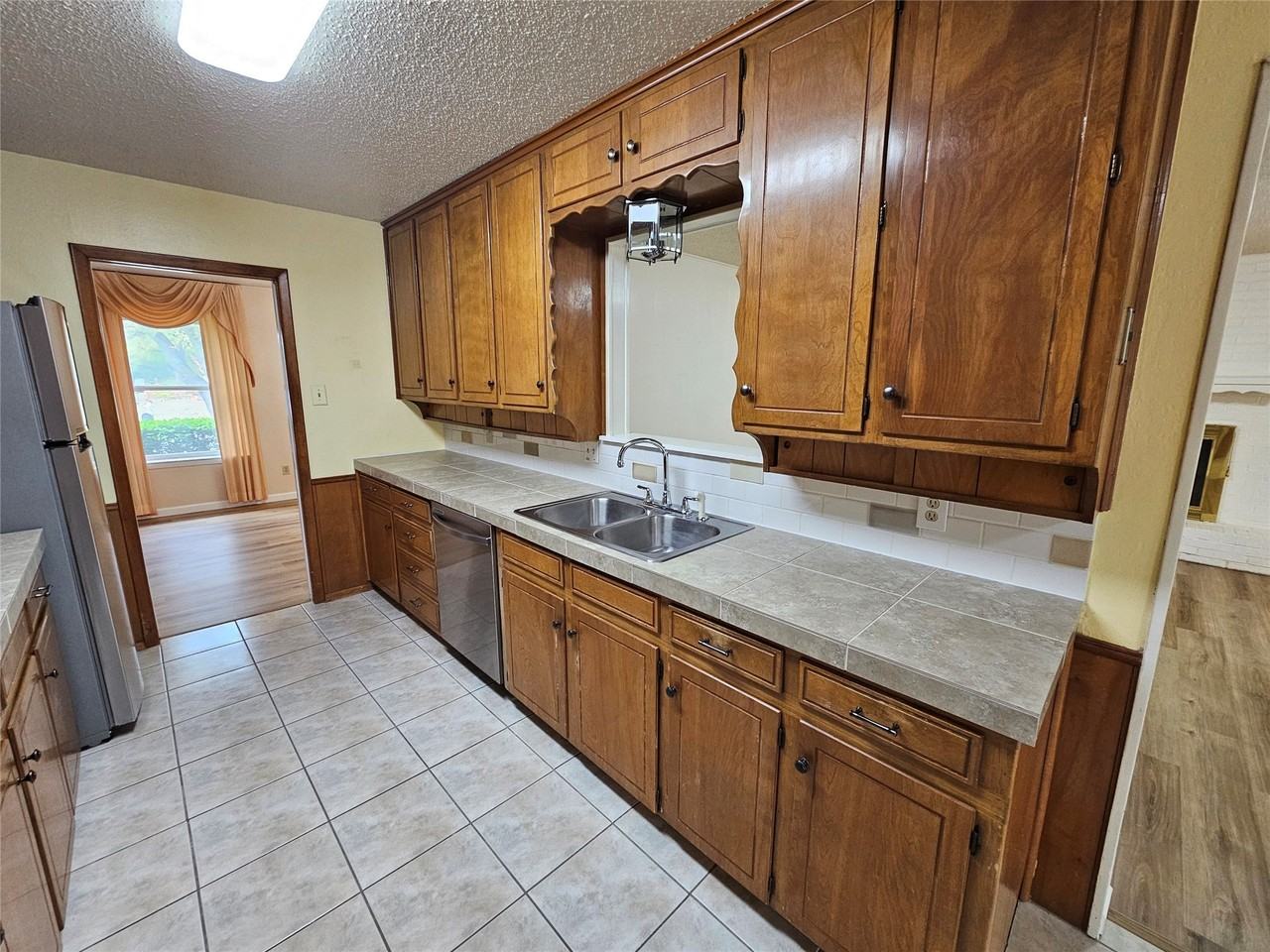 1109 W Redbud Dr - Photo 4 of 17