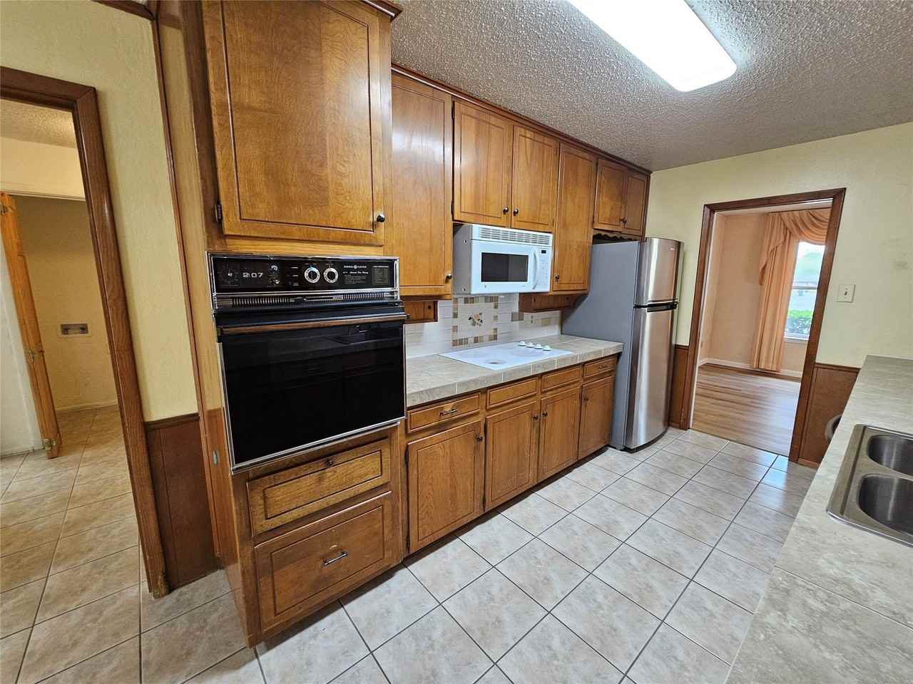 1109 W Redbud Dr - Photo 5 of 17
