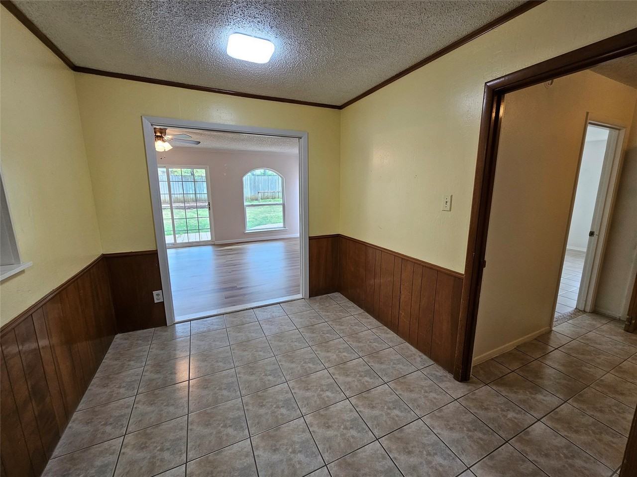 1109 W Redbud Dr - Photo 7 of 17