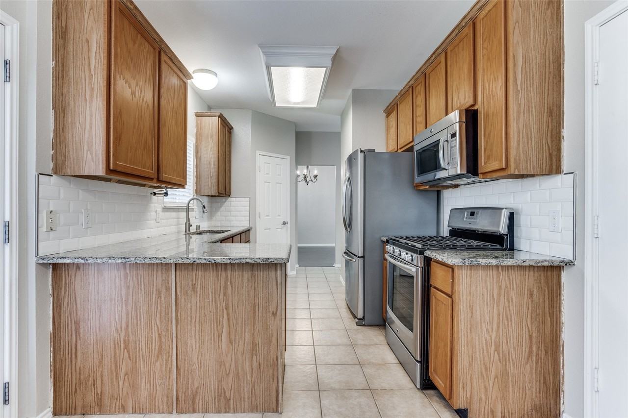 1313 Cedar Branch Dr - Photo 4 of 11