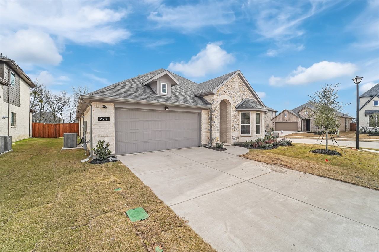 2901 Cantoni Crk - Photo 4 of 38