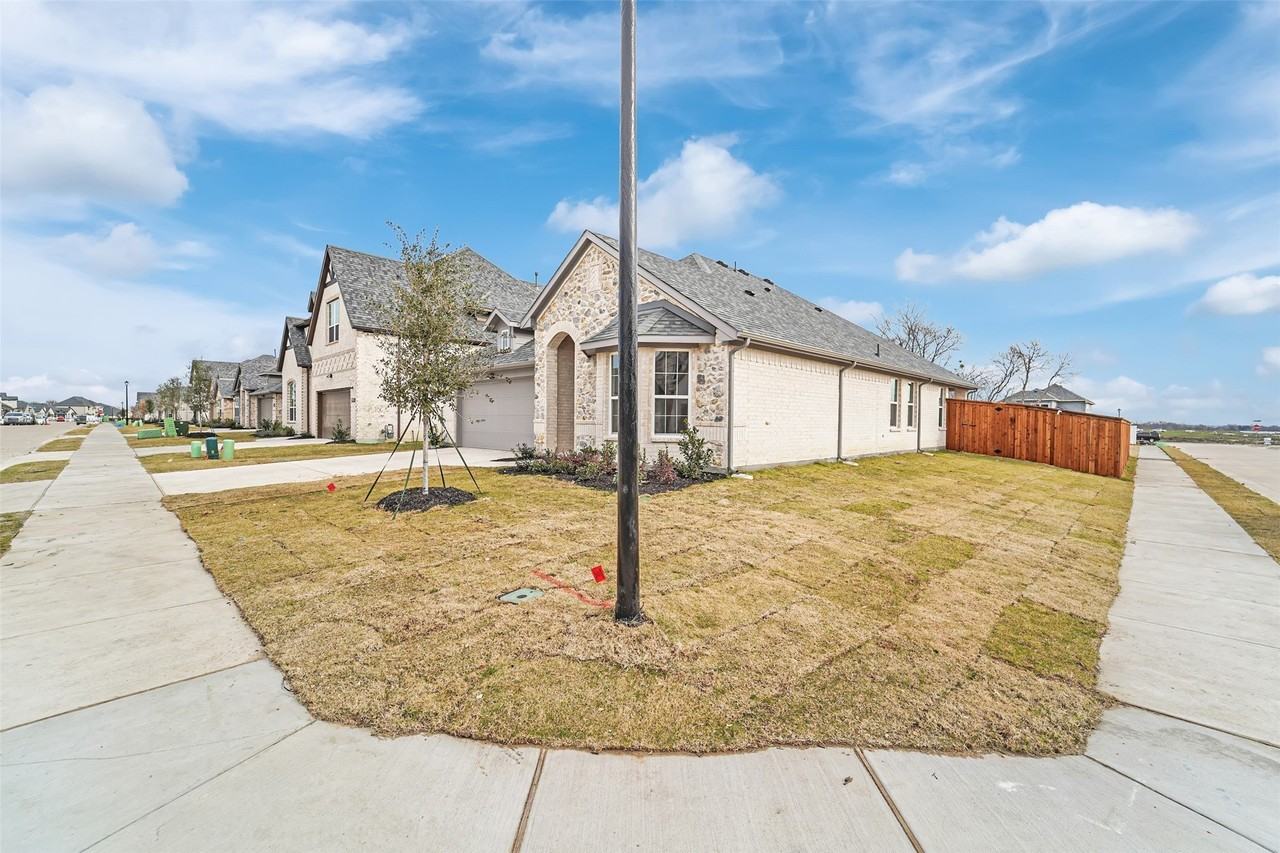 2901 Cantoni Crk - Photo 5 of 38