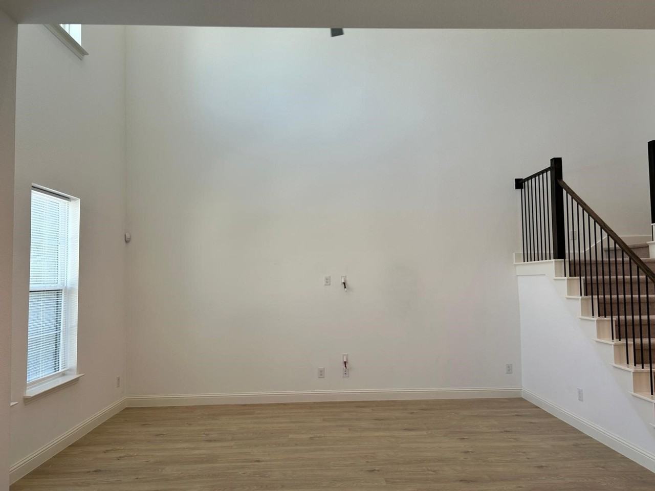 15713 Palmwood Rd - Photo 5 of 32