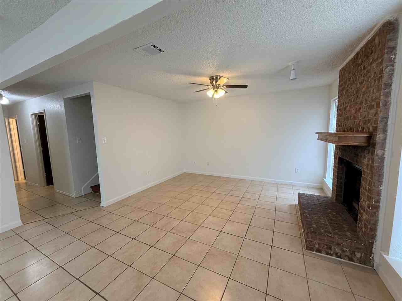2410 Summer Place Dr - Photo 2 of 17