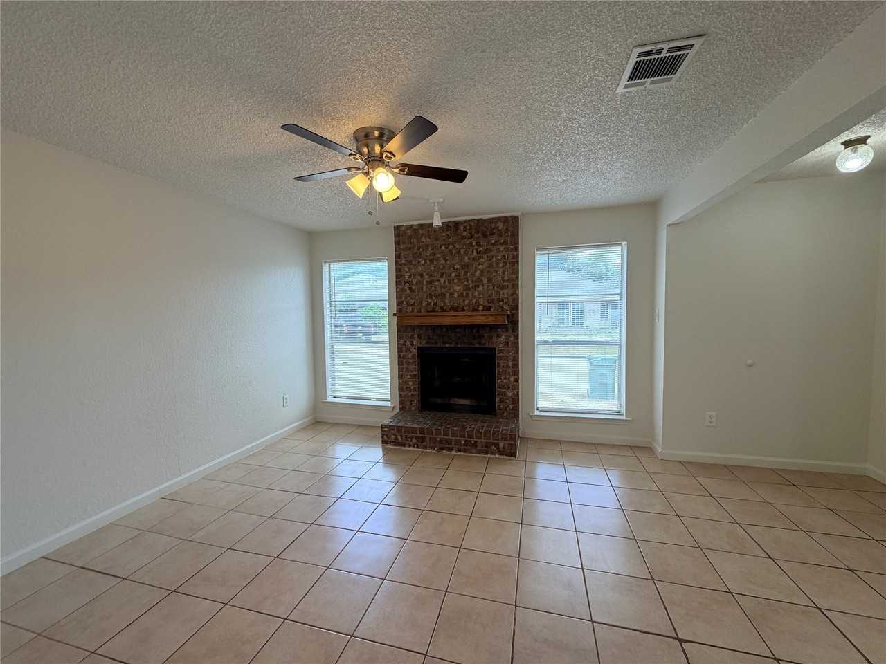 2410 Summer Place Dr - Photo 3 of 17