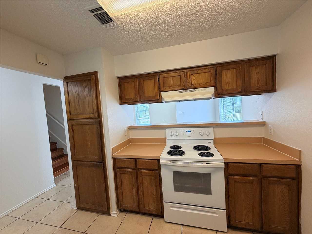 2410 Summer Place Dr - Photo 7 of 17