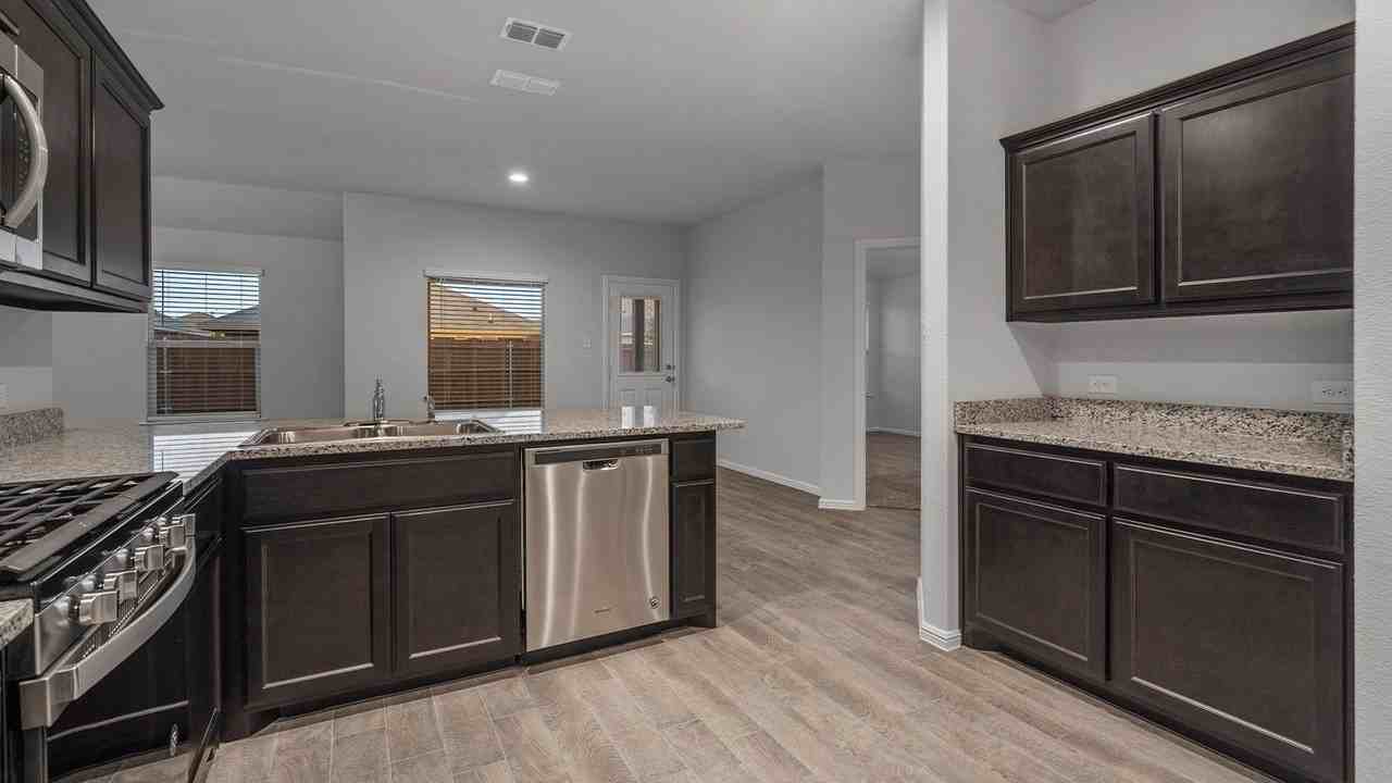 5500 Gold Pond Dr - Photo 7 of 38