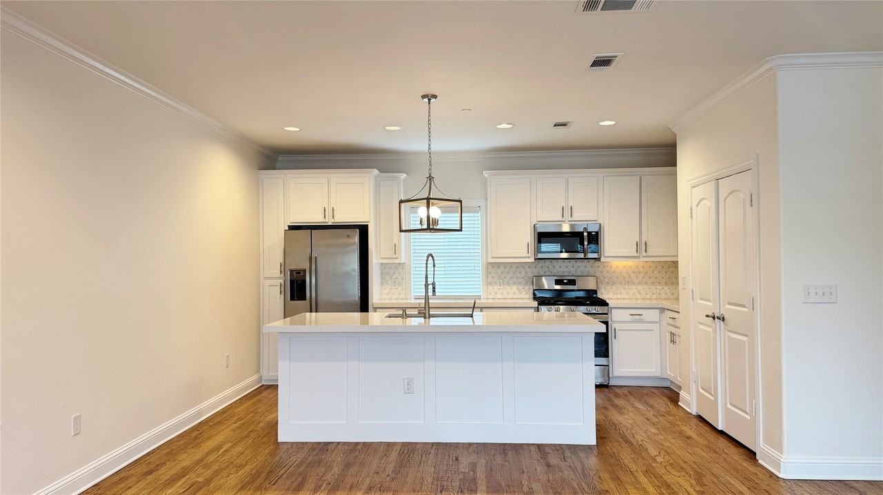 4133 Hyer St #2 - Photo 3 of 20