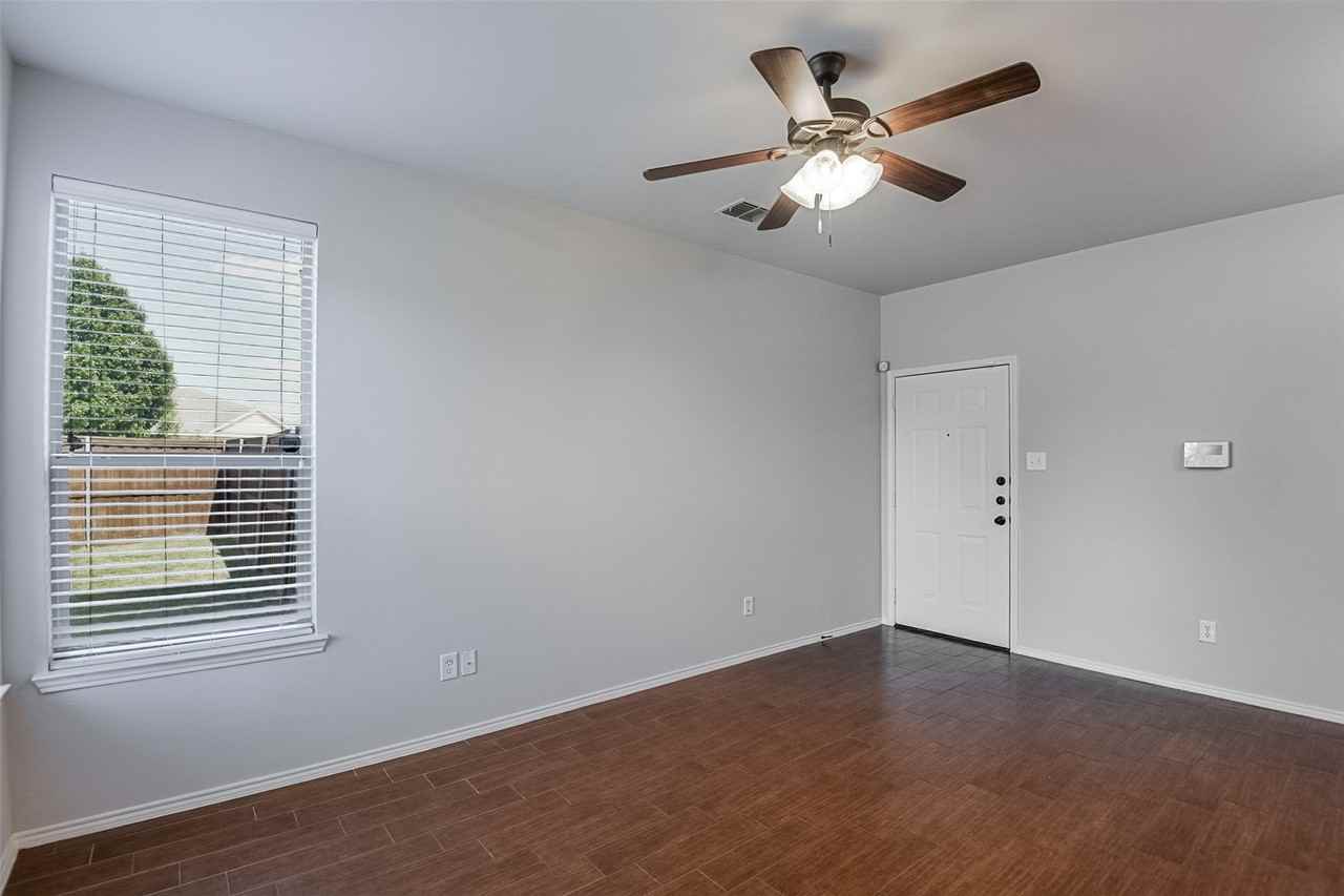 2515 Sedona St - Photo 6 of 26