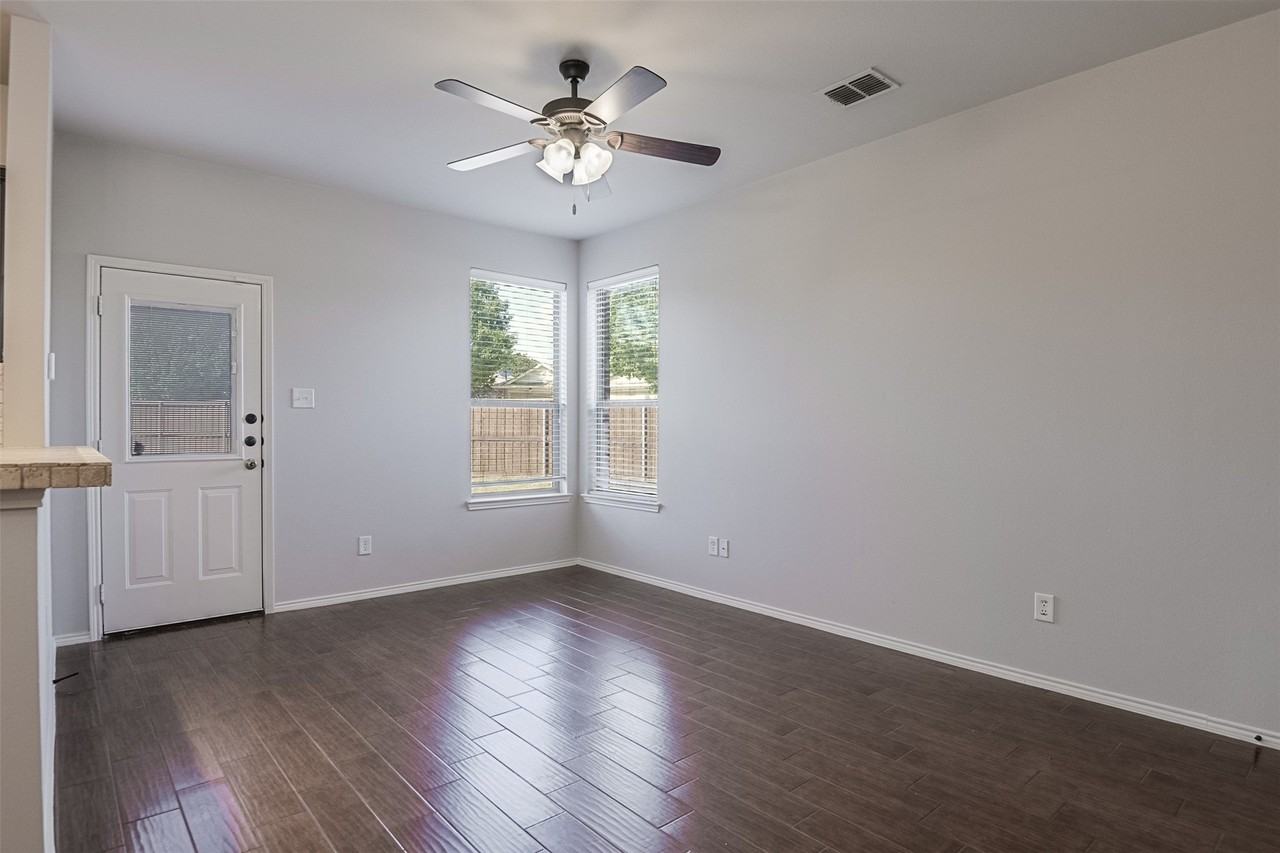 2515 Sedona St - Photo 7 of 26