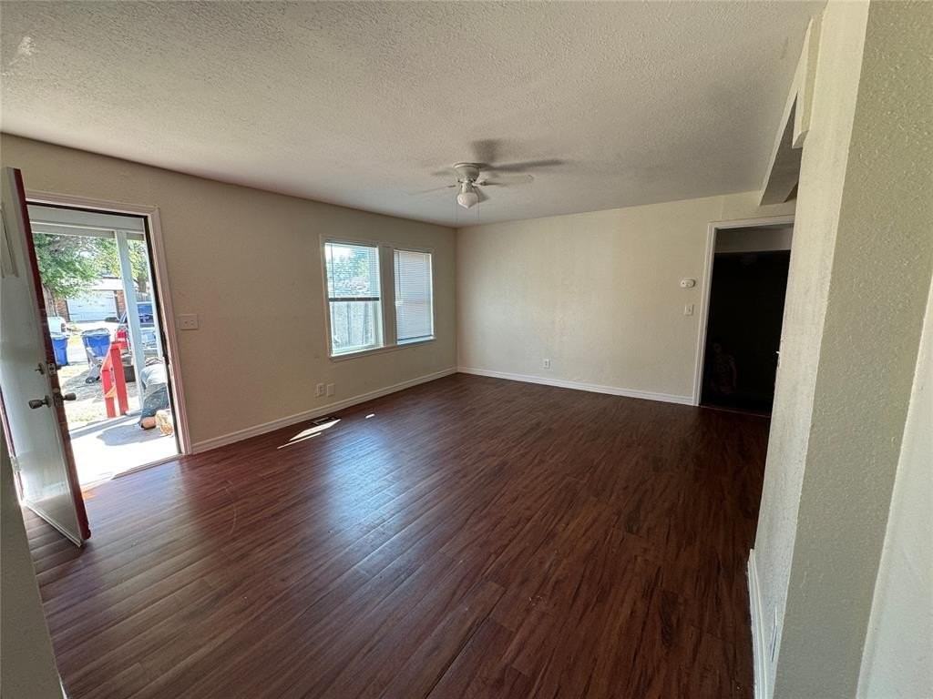 1307 Sheffield Rd - Photo 4 of 15
