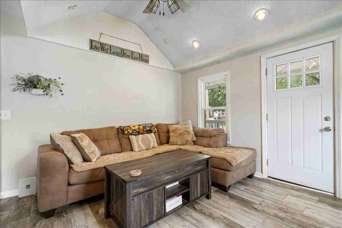 1815 Cherry St #1 - Photo 4 of 30
