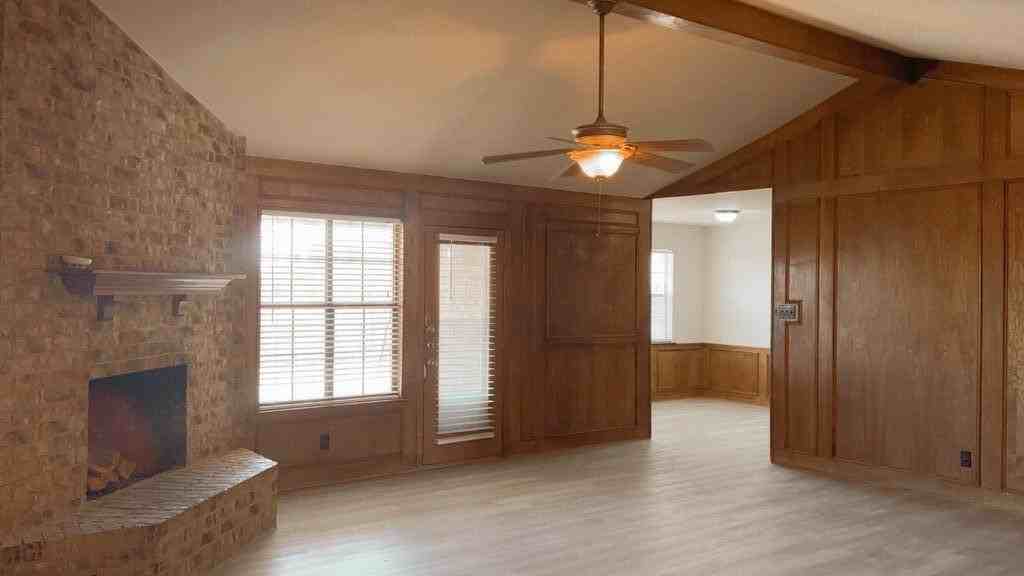 3011 Whittle Way - Photo 4 of 19