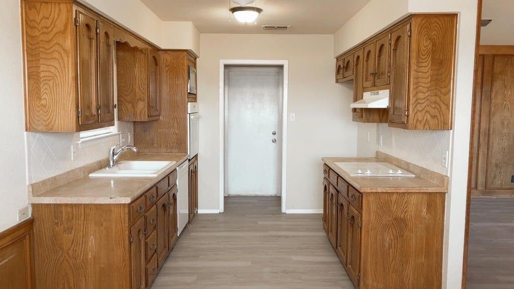 3011 Whittle Way - Photo 6 of 19
