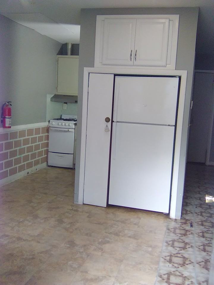 573 Roosevelt Ave - Photo 4 of 15