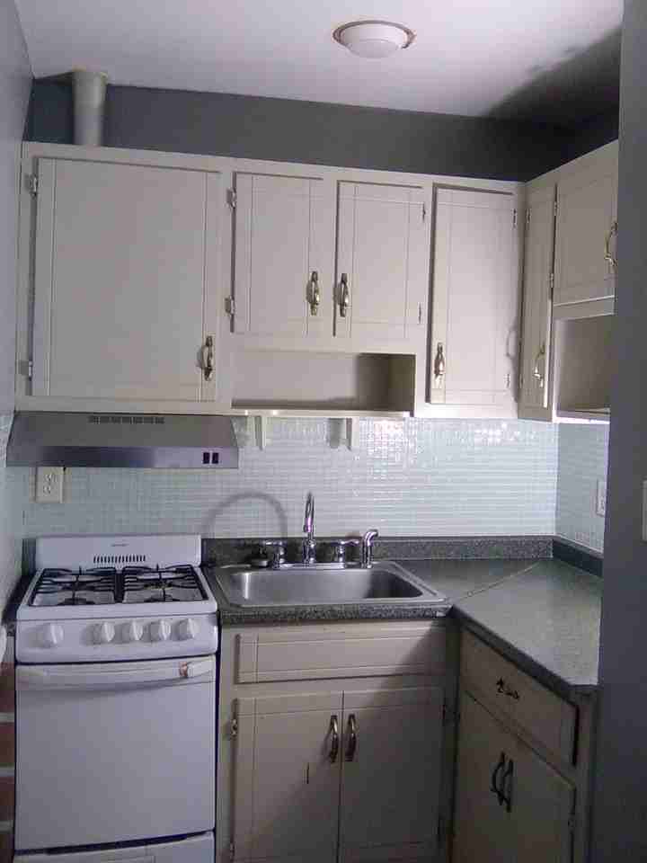 573 Roosevelt Ave - Photo 5 of 15