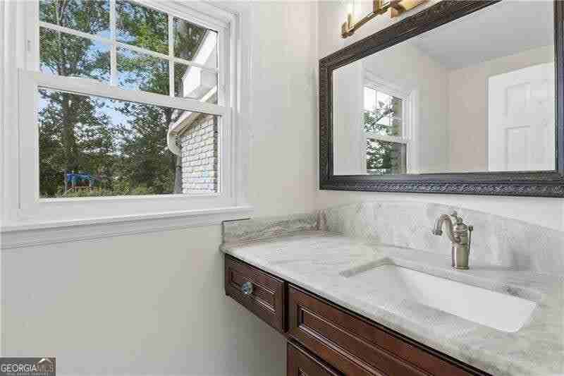 800 Glenairy Dr - Photo 6 of 32