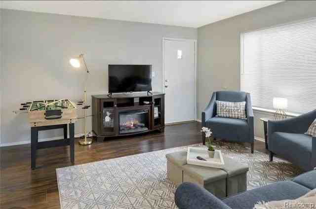 798 Adams St - Photo 3 of 12