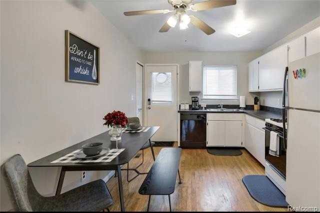 798 Adams St - Photo 6 of 12