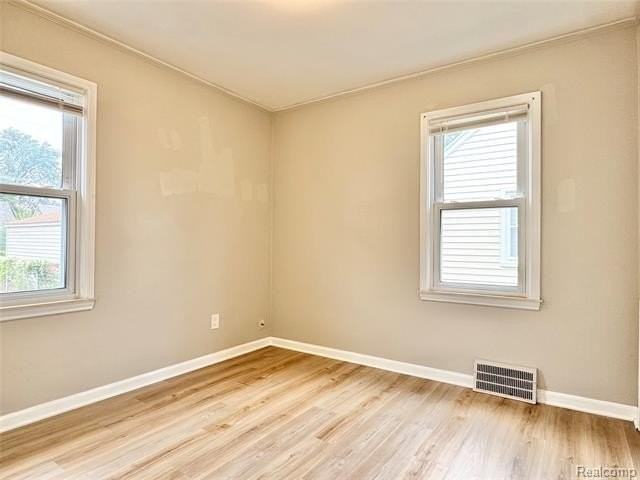 24730 Oxford St - Photo 5 of 16