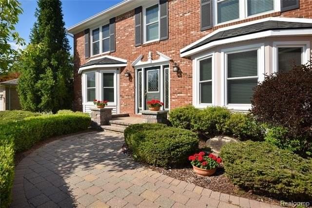 1325 Royal Crescent St - Photo 2 of 43