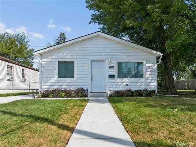 11051 Maxwell Ave - Photo 2 of 31
