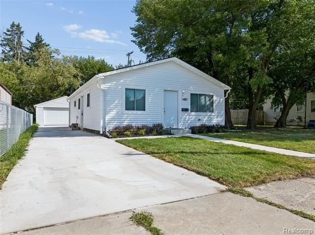 11051 Maxwell Ave - Photo 3 of 31