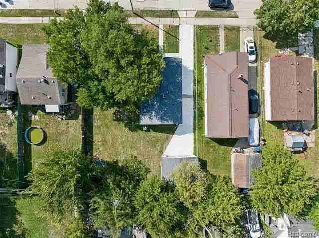 11051 Maxwell Ave - Photo 7 of 31