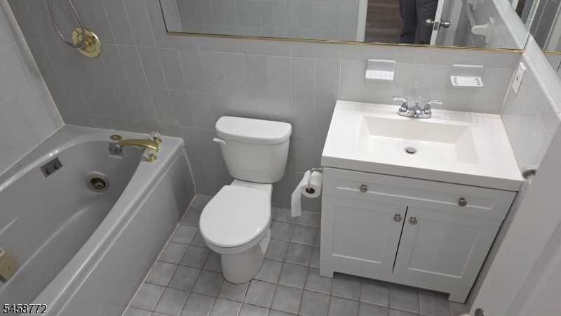 41 Wilson Ave ##4k - Photo 2 of 21
