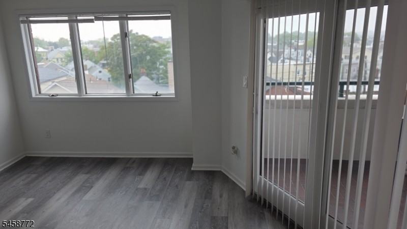 41 Wilson Ave ##4k - Photo 3 of 21