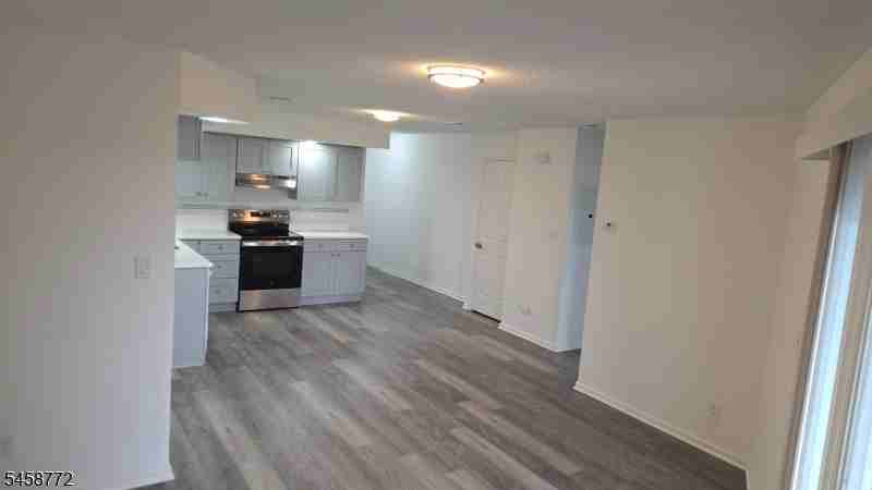 41 Wilson Ave ##4k - Photo 4 of 21