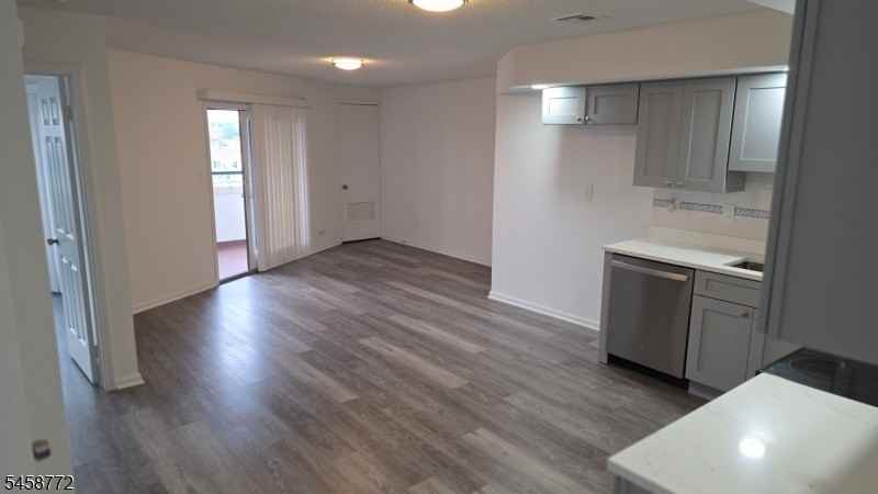 41 Wilson Ave ##4k - Photo 5 of 21