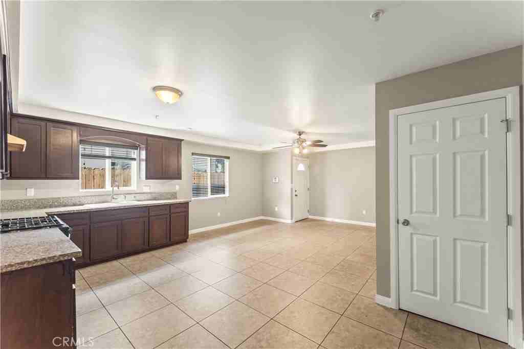 6102 S San Pedro St - Photo 2 of 22
