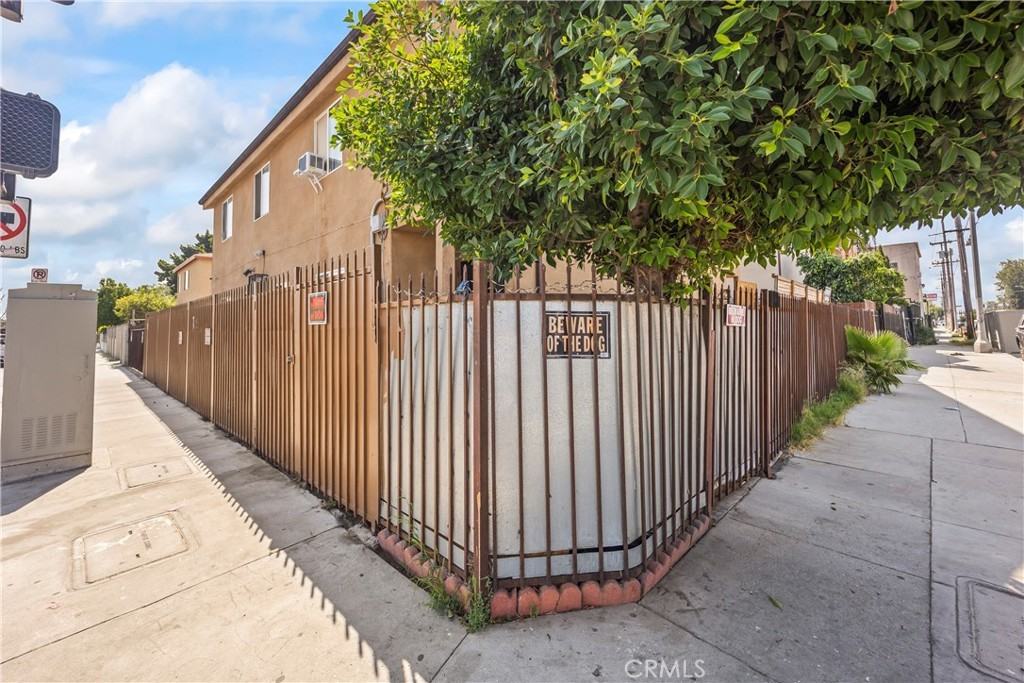 6102 S San Pedro St - Photo 5 of 22