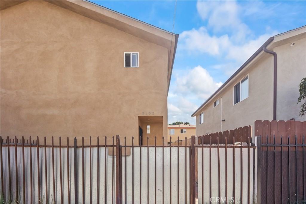 6102 S San Pedro St - Photo 6 of 22