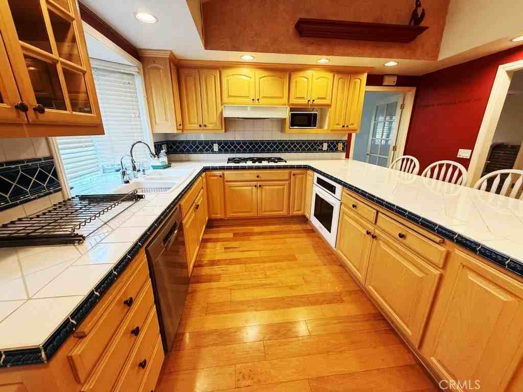 308 Somerset Dr - Photo 4 of 29