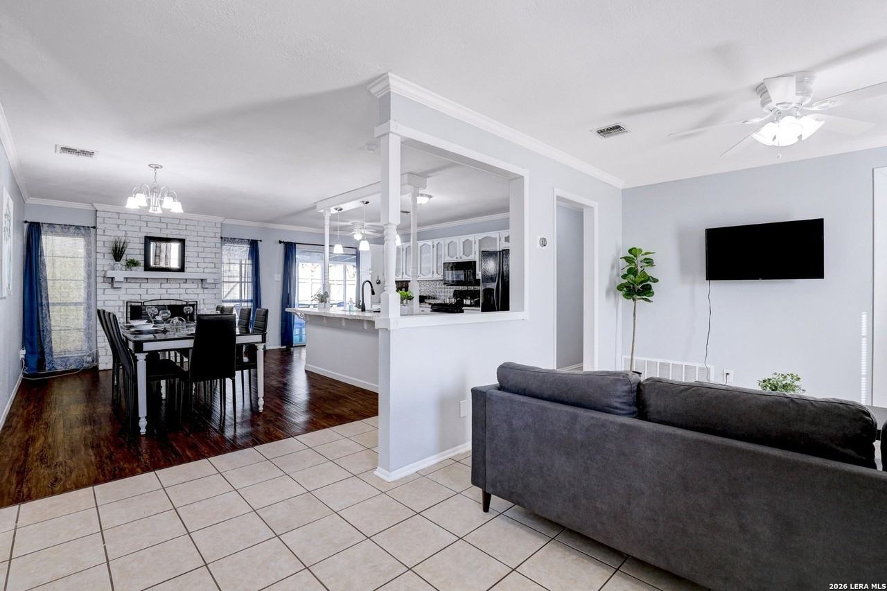 10535 Breeds Hill Dr - Photo 4 of 22