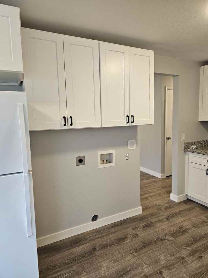 813 N Riverside Dr #C - Photo 3 of 14