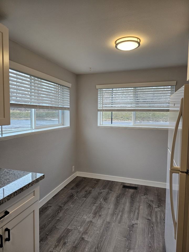 813 N Riverside Dr #C - Photo 4 of 14