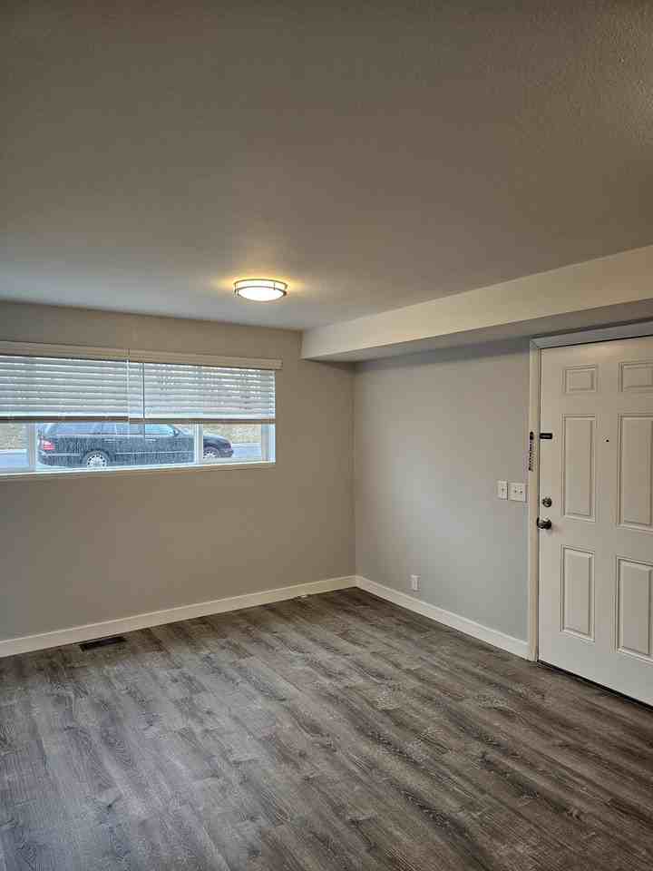 813 N Riverside Dr #C - Photo 6 of 14