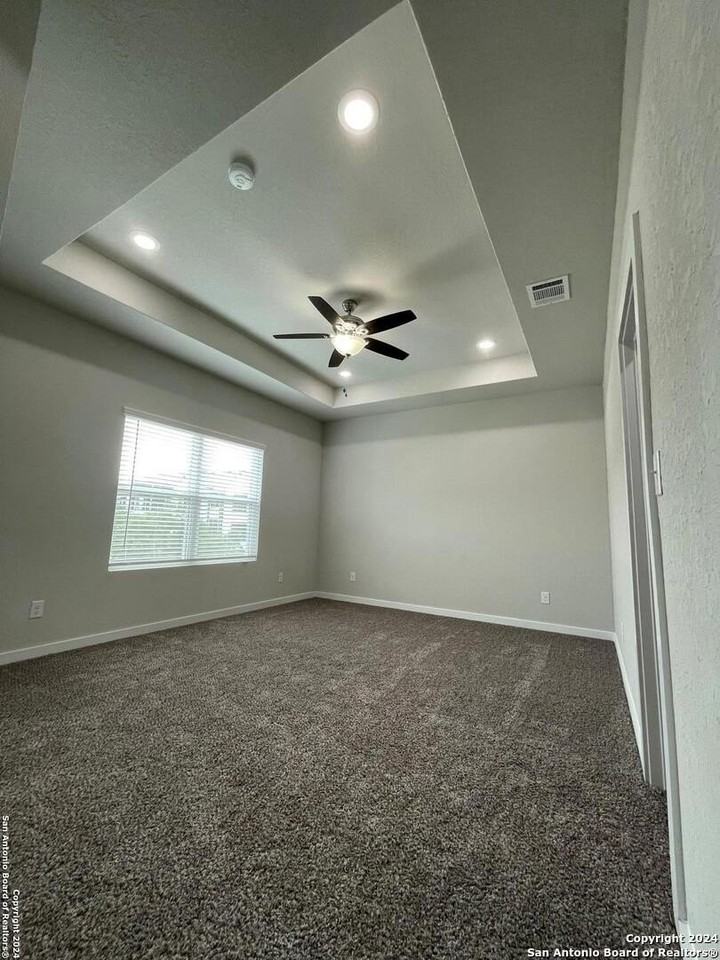 21518 James Charles - Photo 3 of 20