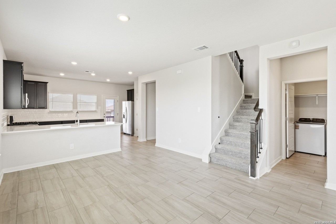 5703 Beths Way - Photo 4 of 24