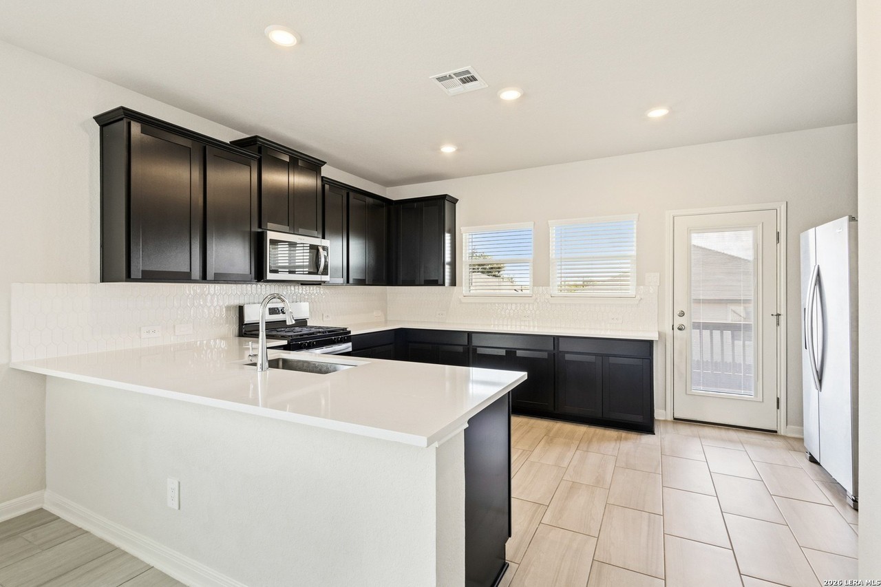 5703 Beths Way - Photo 5 of 24