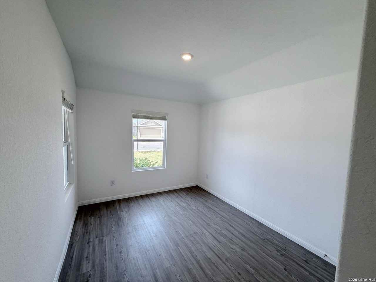 750 Haas Way - Photo 4 of 24
