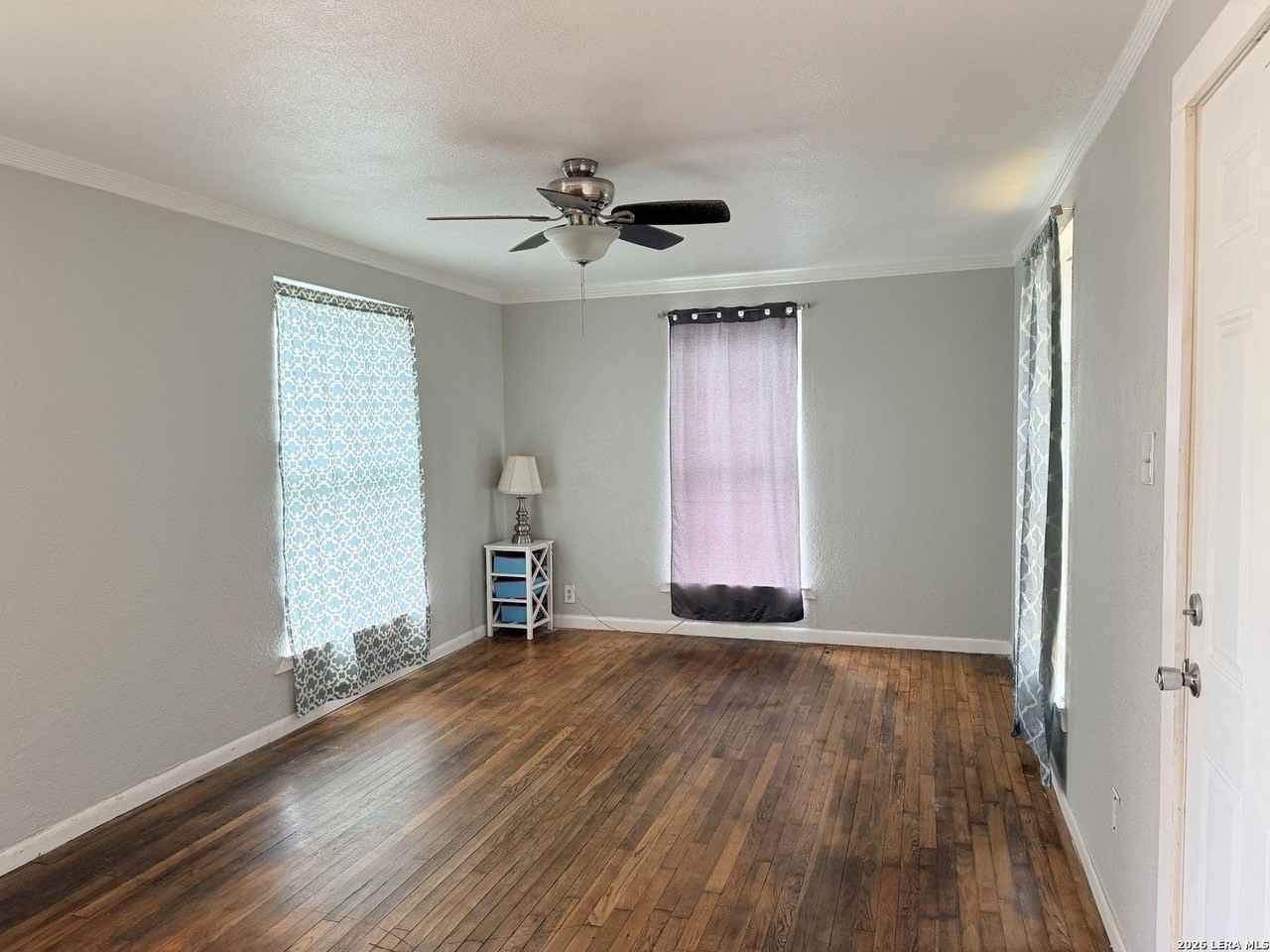 806 Lee Hall - Photo 3 of 11