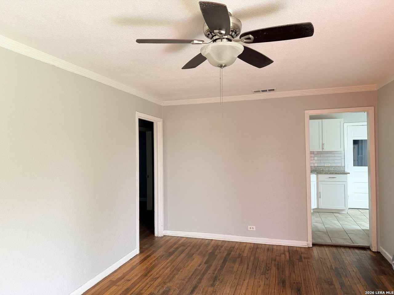 806 Lee Hall - Photo 4 of 11